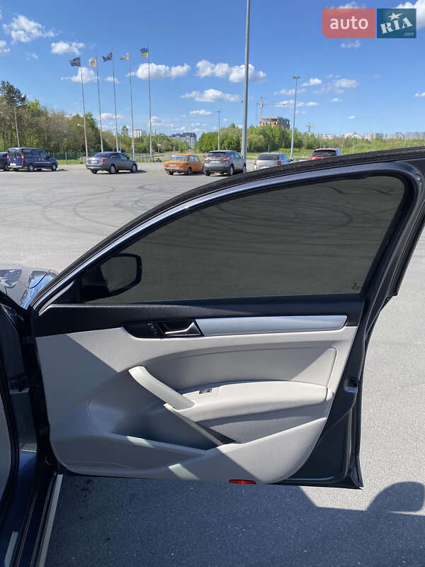 Седан Volkswagen Passat 2012 в Львове