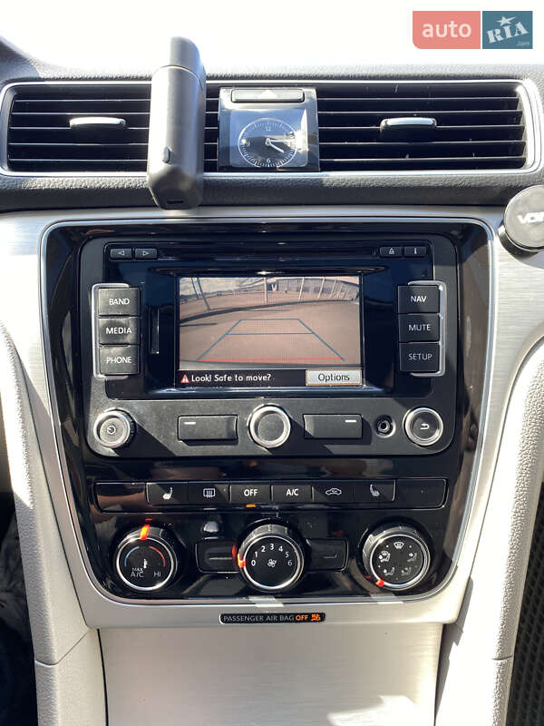 Седан Volkswagen Passat 2012 в Львове