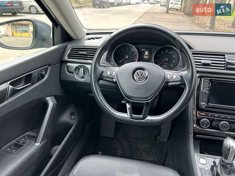 Седан Volkswagen Passat 2018 в Черкассах