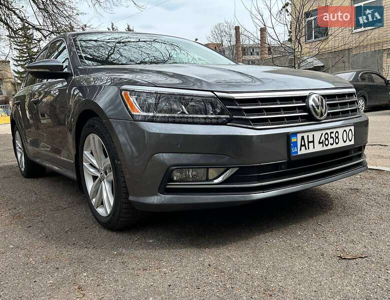 Седан Volkswagen Passat 2018 в Черкассах