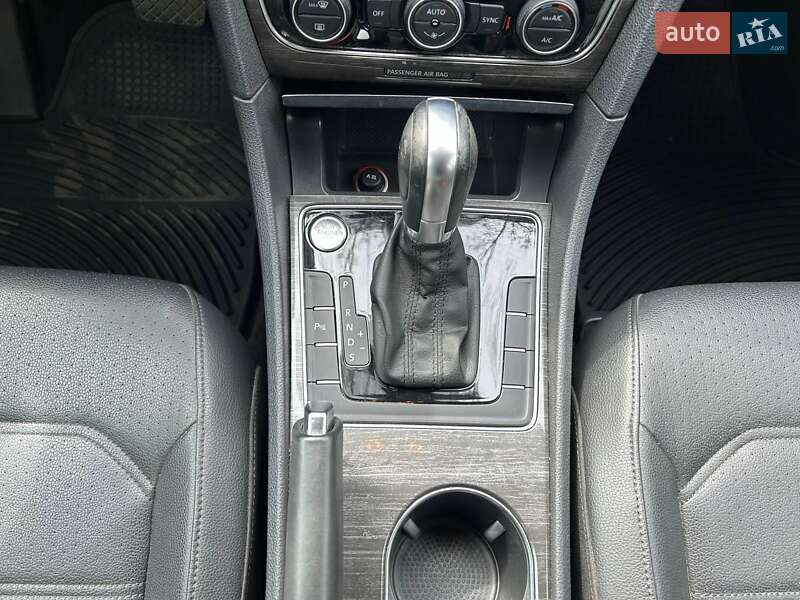 Седан Volkswagen Passat 2018 в Черкассах