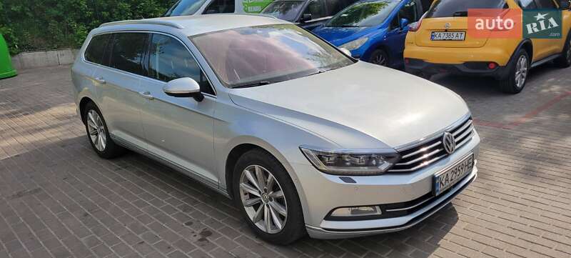 Универсал Volkswagen Passat 2018 в Киеве