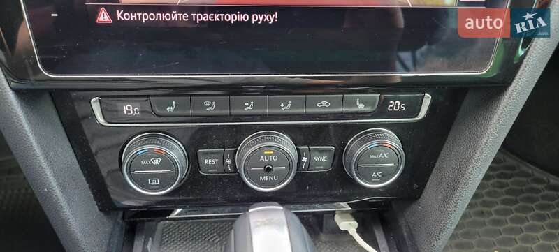 Универсал Volkswagen Passat 2018 в Киеве