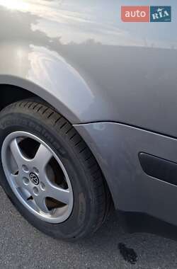 Універсал Volkswagen Passat 2003 в 