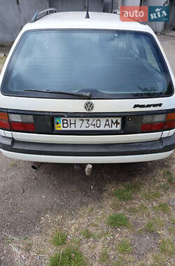 Універсал Volkswagen Passat 1993 в 