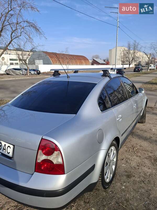 Седан Volkswagen Passat 2000 в Киеве