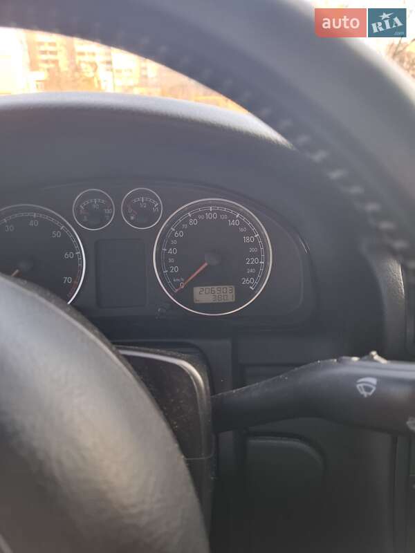 Седан Volkswagen Passat 2000 в Киеве
