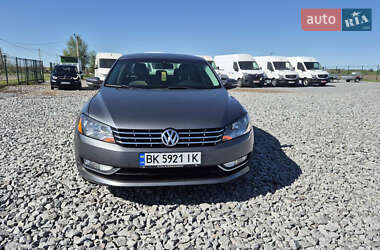 Седан Volkswagen Passat 2012 в Дубні
