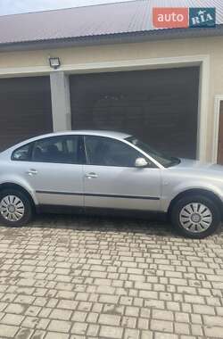Седан Volkswagen Passat 2000 в 