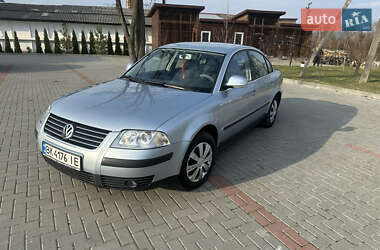 Седан Volkswagen Passat 2004 в Золочеві