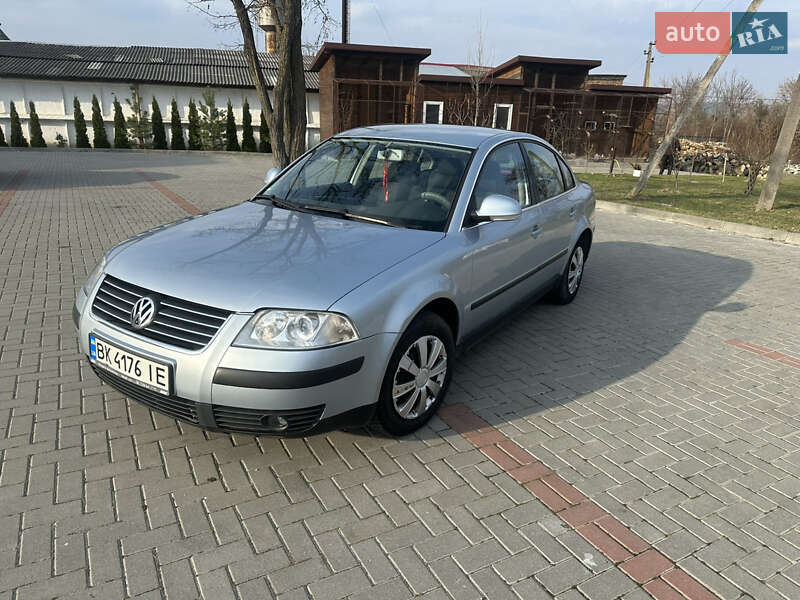 Седан Volkswagen Passat 2004 в Золочеві