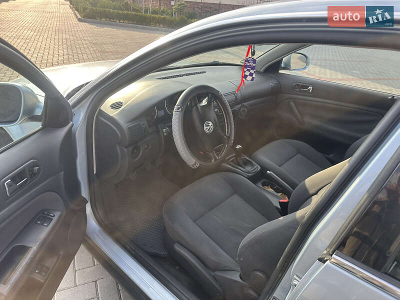 Седан Volkswagen Passat 2004 в Золочеві