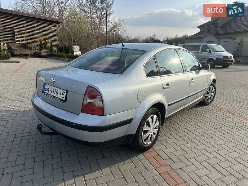 Седан Volkswagen Passat 2004 в Золочеві