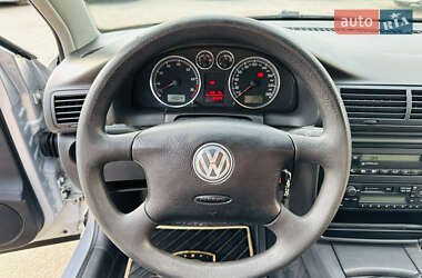 Седан Volkswagen Passat 2004 в 