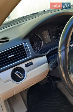 Седан Volkswagen Passat 2012 в 