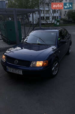 Седан Volkswagen Passat 1998 в Киеве