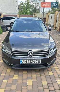 Універсал Volkswagen Passat 2012 в Житомирі