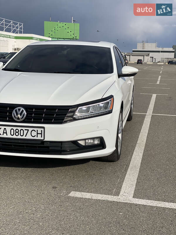 Седан Volkswagen Passat 2017 в Києві
