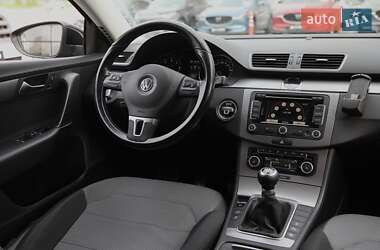 Універсал Volkswagen Passat 2011 в 