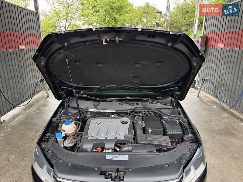 Седан Volkswagen Passat 2012 в Житомирі