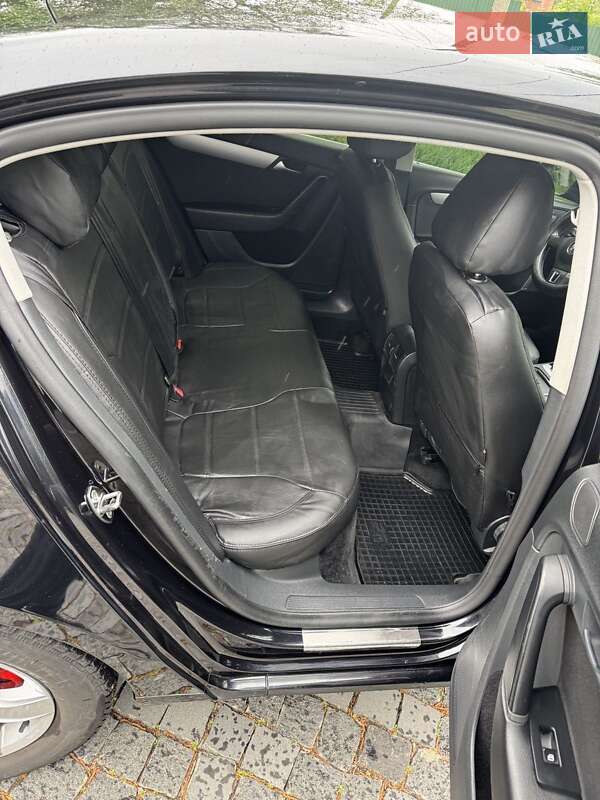 Седан Volkswagen Passat 2012 в Житомирі