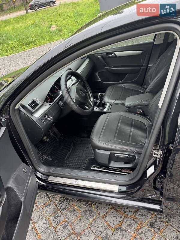 Седан Volkswagen Passat 2012 в Житомирі