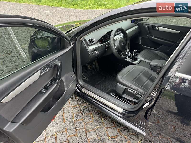 Седан Volkswagen Passat 2012 в Житомирі