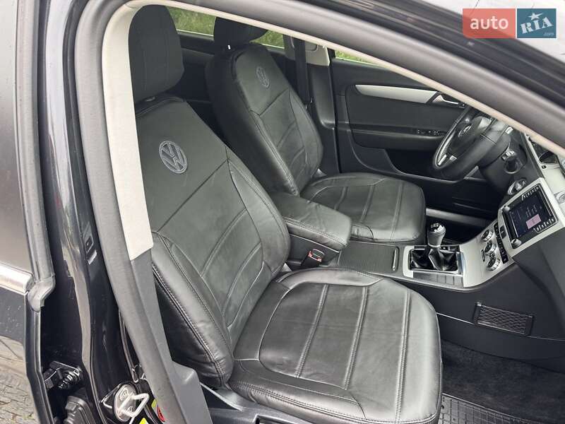 Седан Volkswagen Passat 2012 в Житомирі