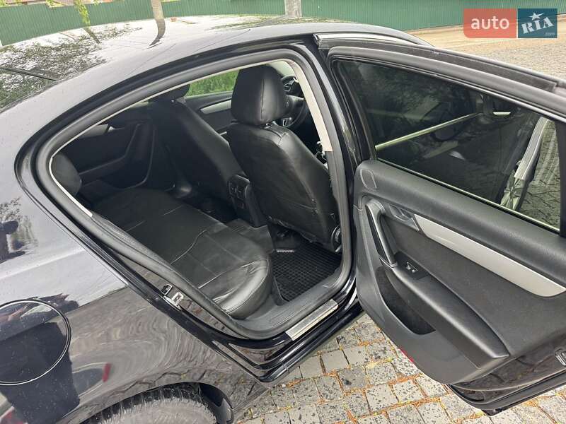 Седан Volkswagen Passat 2012 в Житомирі