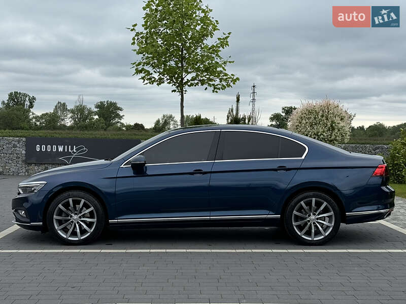 Седан Volkswagen Passat 2019 в Ужгороді