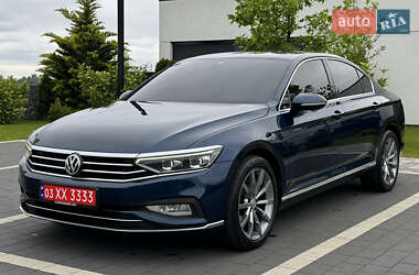 Седан Volkswagen Passat 2019 в Мукачевому