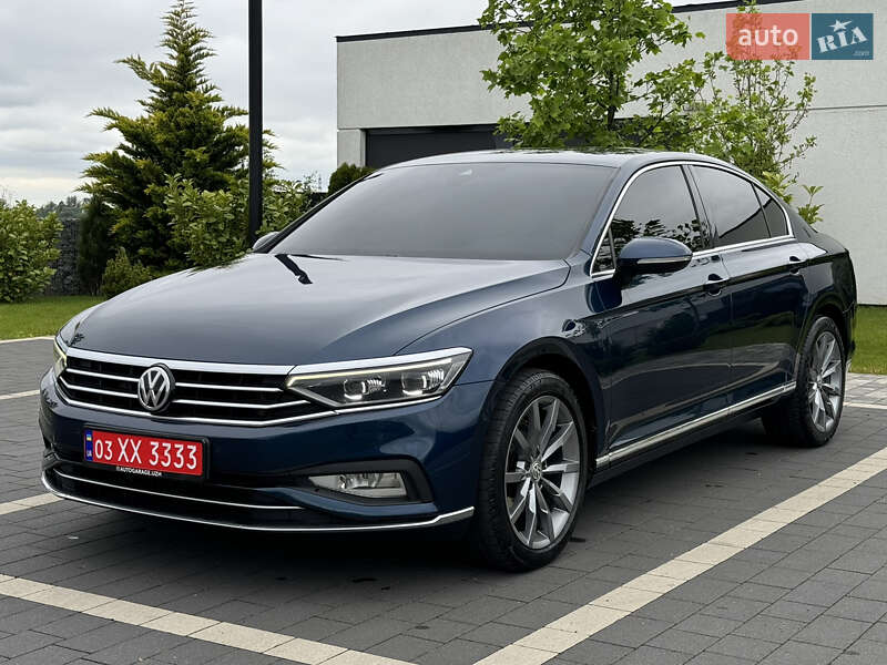 Седан Volkswagen Passat 2019 в Ужгороді