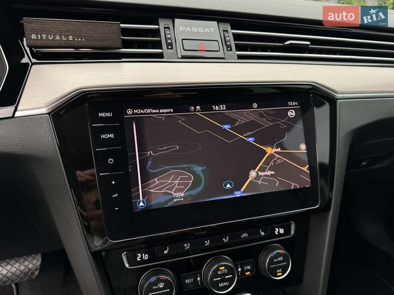 Седан Volkswagen Passat 2019 в Ужгороді