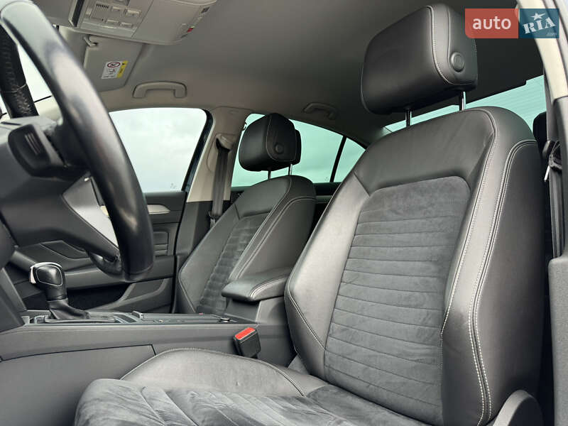 Седан Volkswagen Passat 2019 в Ужгороді