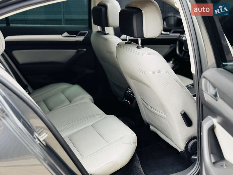 Седан Volkswagen Passat 2015 в Золочеві