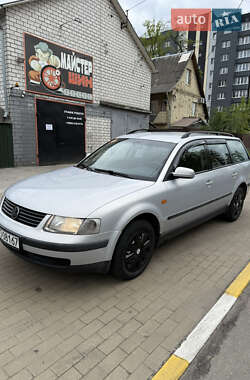 Універсал Volkswagen Passat 2000 в Києві