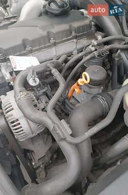 Седан Volkswagen Passat 2004 в 