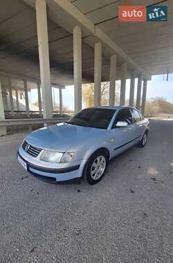 Седан Volkswagen Passat 1999 в 