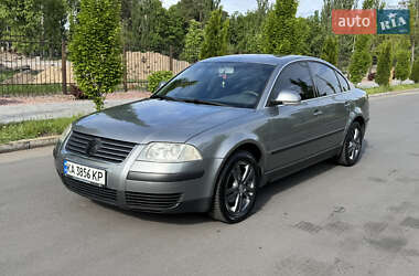 Седан Volkswagen Passat 2004 в Києві