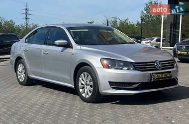 Седан Volkswagen Passat 2014 в Черновцах