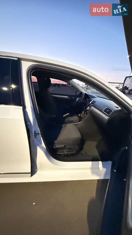 Седан Volkswagen Passat 2017 в Днепре