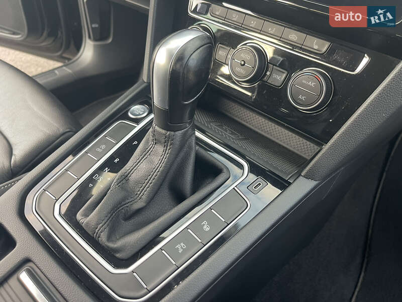 Універсал Volkswagen Passat 2019 в Рівному