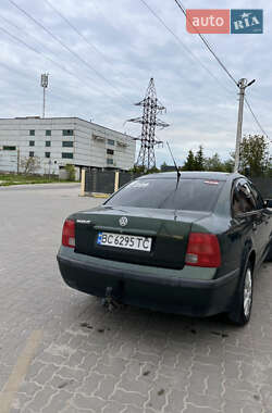 Седан Volkswagen Passat 1999 в 