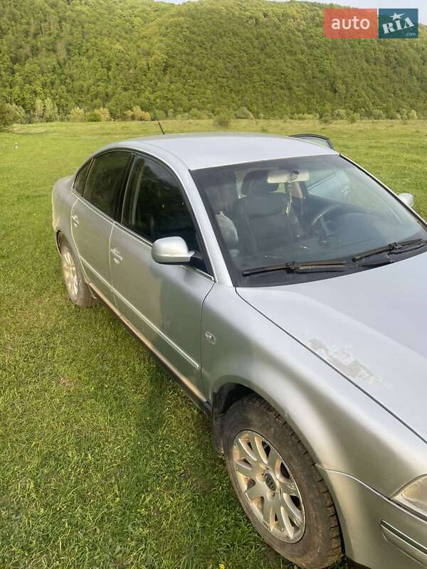 Седан Volkswagen Passat 2002 в Ивано-Франковске