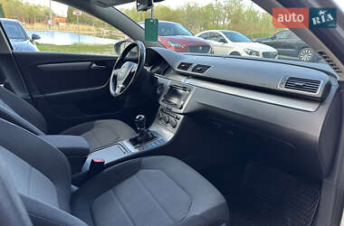 Універсал Volkswagen Passat 2013 в 