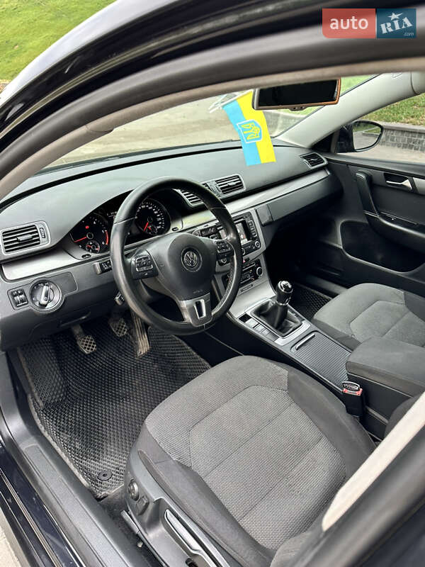 Седан Volkswagen Passat 2011 в Липовій Долині