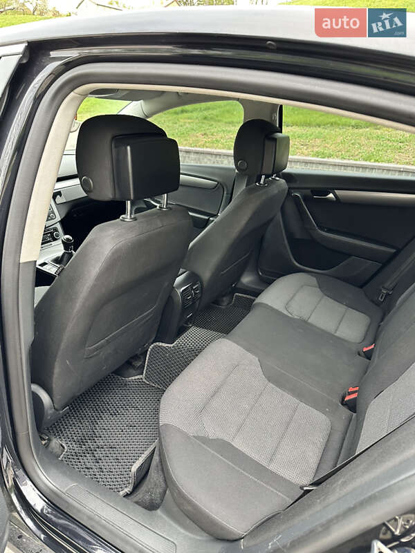 Седан Volkswagen Passat 2011 в Липовій Долині