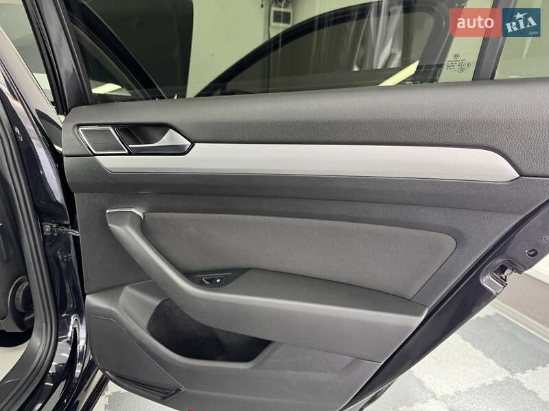 Універсал Volkswagen Passat 2015 в Трускавці