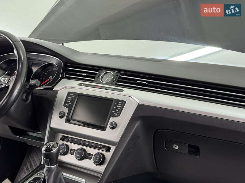 Універсал Volkswagen Passat 2015 в Трускавці