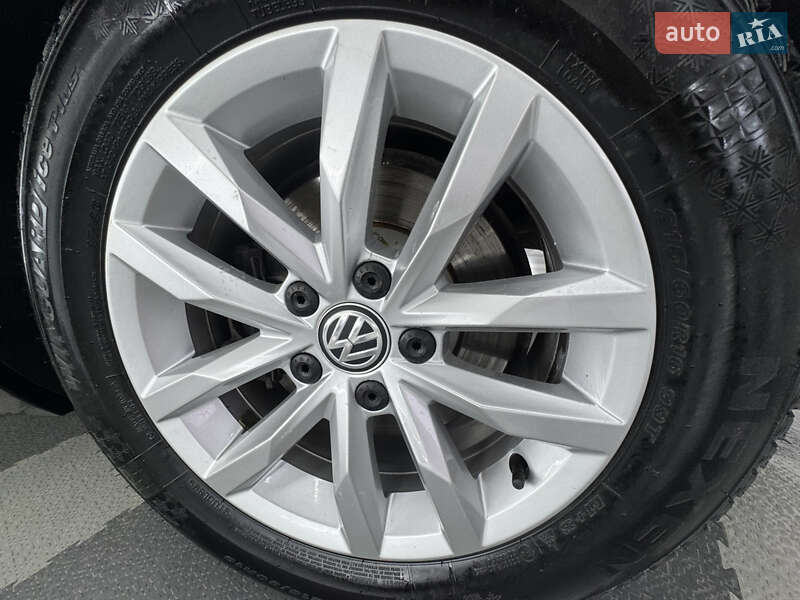 Універсал Volkswagen Passat 2015 в Трускавці